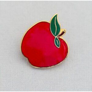 Red apple vintage pin (C6)